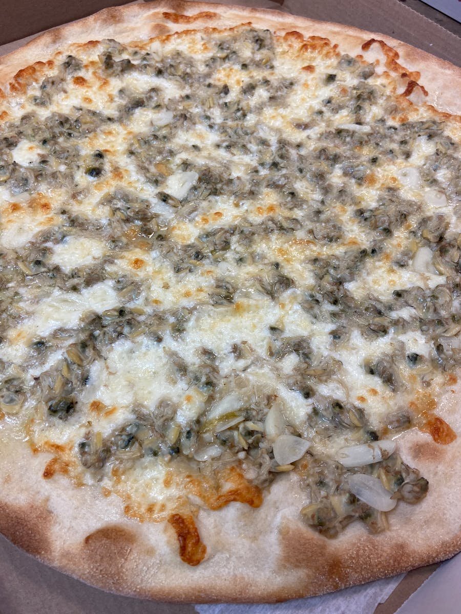 16” White Clams Pizza